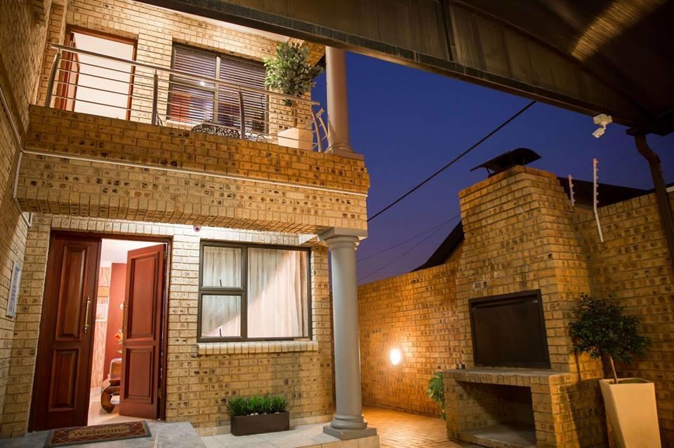 Ekuthuleni Guest House - Soweto Johannesburgo Exterior foto